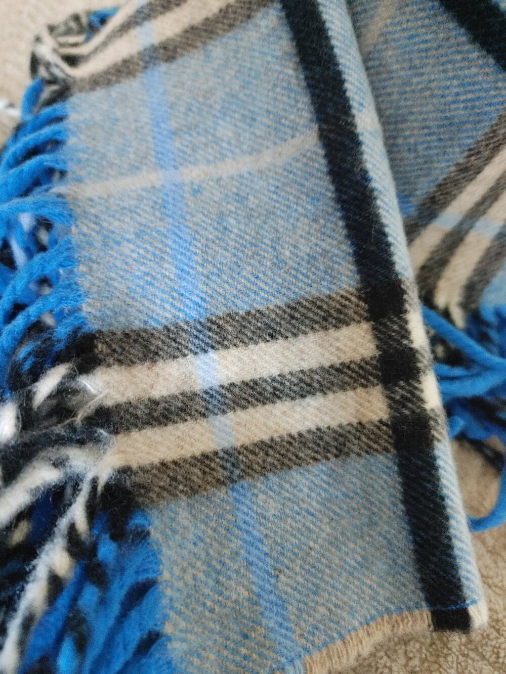 ✨💙Burberry Cashmere Scarf with Double Fringe💙✨ - Picture 7 of 16